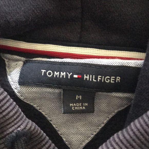 Medium Tommy Hilfiger pull-over jacket. - Picture 2 of 4